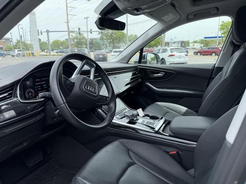 Satellite Silver Metallic 2023 Audi Q7 55 Premium Plus