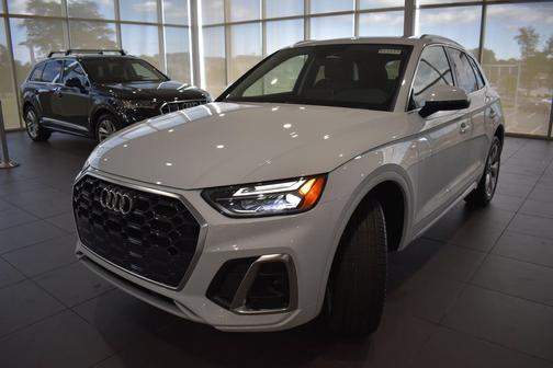 Glacier White Metallic 2025 Audi Q5 45 S line Premium Plus
