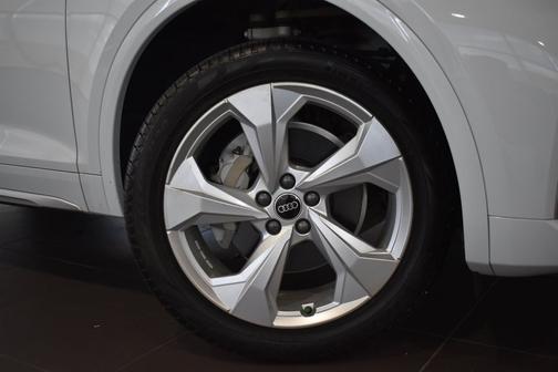 Glacier White Metallic 2025 Audi Q5 45 S line Premium Plus