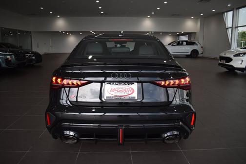 Mythos Black Metallic 2026 Audi RS 3 TFSI quattro S tronic