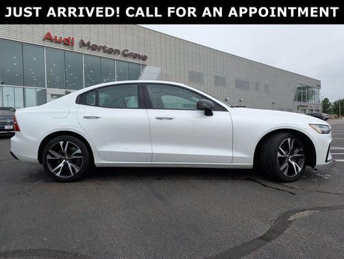2024 Volvo S60 B5 Core Dark Theme