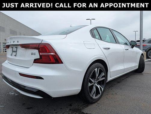 2024 Volvo S60 B5 Core Dark Theme