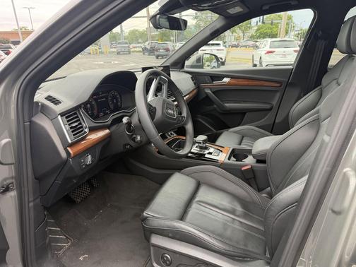 Chronos Gray Metallic 2023 Audi Q5 45 S line Premium Plus