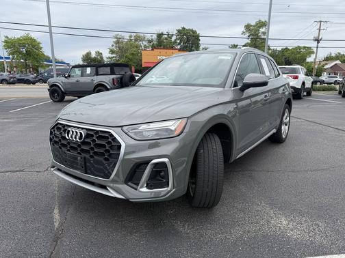 Chronos Gray Metallic 2023 Audi Q5 45 S line Premium Plus