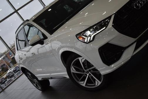 2025 Audi Q3 Premium 45 TFSI S line quattro Tiptronic