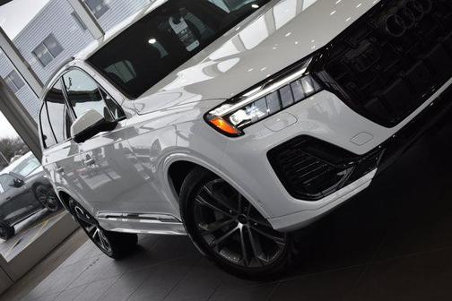 2026 Audi Q7 45 Premium