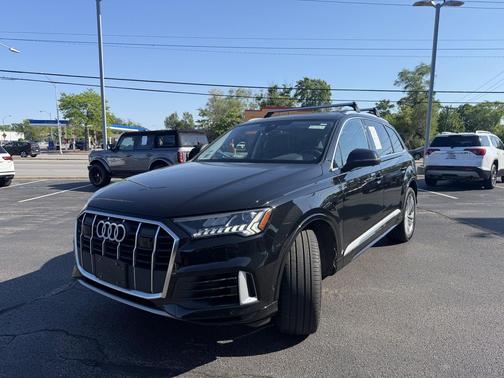 Mythos Black Metallic 2023 Audi Q7 55 Premium