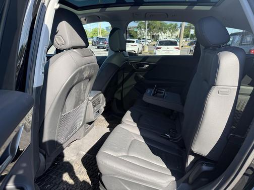Mythos Black Metallic 2023 Audi Q7 55 Premium