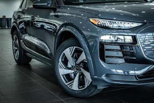 2025 Audi Q6 e-tron Premium Plus quattro