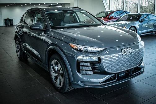 2025 Audi Q6 e-tron Premium Plus quattro