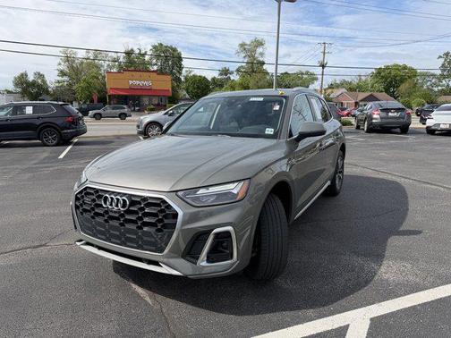 Chronos Gray Metallic 2024 Audi Q5 45 S line Premium Plus