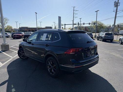 Deep Black Pearl 2022 Volkswagen Tiguan 2.0T SE 4MOTION