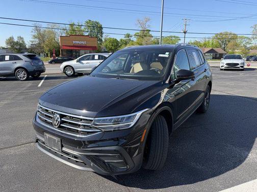Deep Black Pearl 2022 Volkswagen Tiguan 2.0T SE 4MOTION