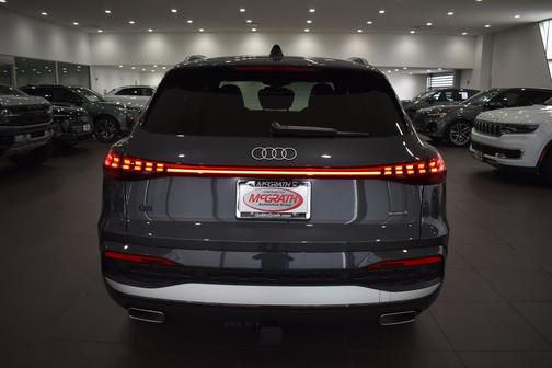 Tambora Gray Metallic 2025 Audi Q5 Premium Plus TFSI quattro S tronic