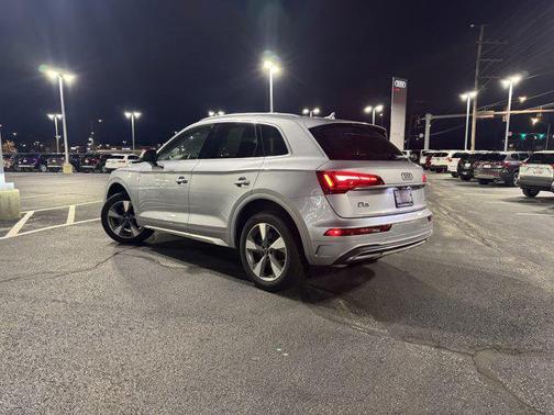 2023 Audi Q5 40 Premium Plus
