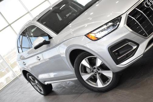 2023 Audi Q5 40 Premium Plus