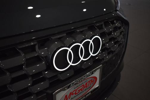 Tambora Gray Metallic 2026 Audi Q5 Prestige