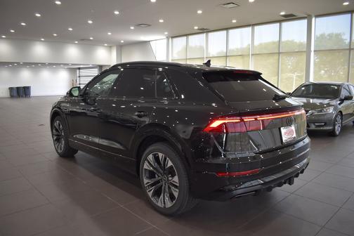 Mythos Black Metallic 2026 Audi Q8 55 Premium Plus