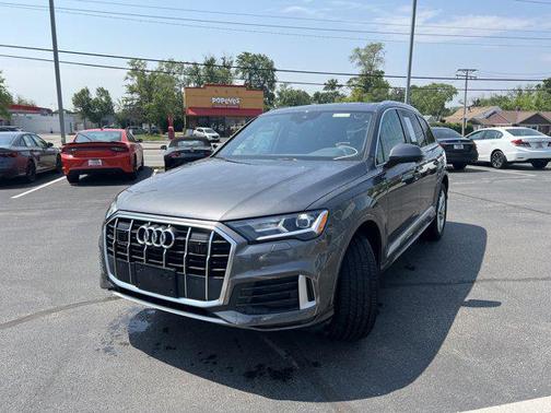 2022 Audi Q7 45 Premium Plus