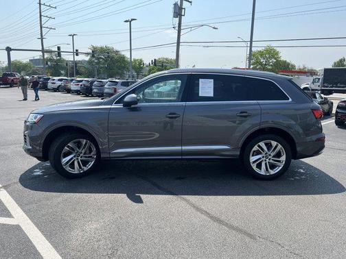 2022 Audi Q7 45 Premium Plus