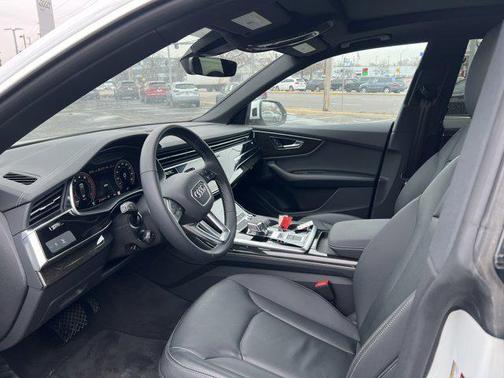 2025 Audi Q8 55 Premium