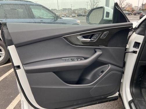 2025 Audi Q8 55 Premium