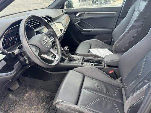 2022 Audi Q3 45 S line Premium