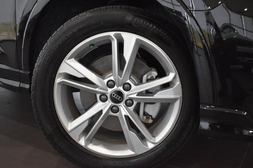 Mythos Black Metallic 2023 Audi Q3 45 S line Premium Plus