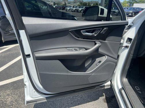 2021 Audi Q7 45 Premium