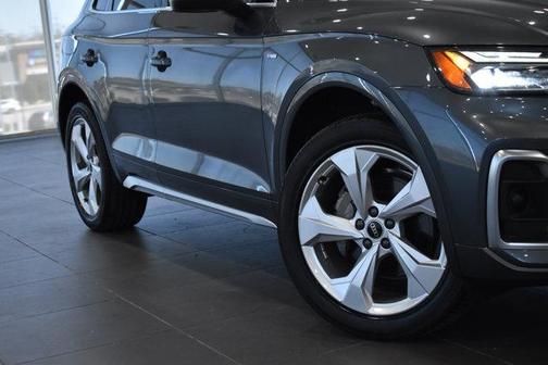 Daytona Gray Pearl Effect 2022 Audi Q5 45 S line Premium Plus