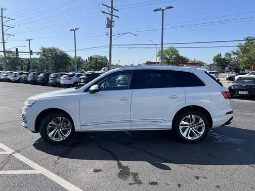 2023 Audi Q7 45 Premium