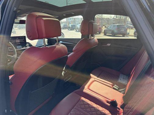 Mythos Black Metallic 2023 Audi SQ5 3.0T Premium Plus