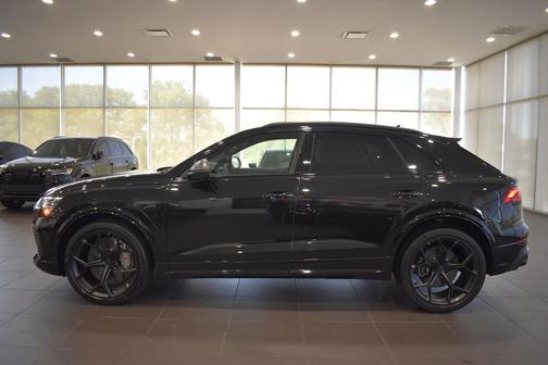 Mythos Black Metallic 2026 Audi RS Q8 4.0T