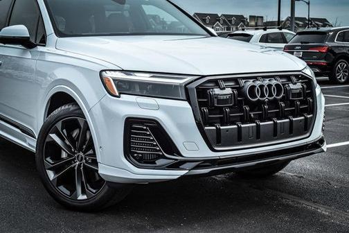 2025 Audi Q7 55 Premium Plus