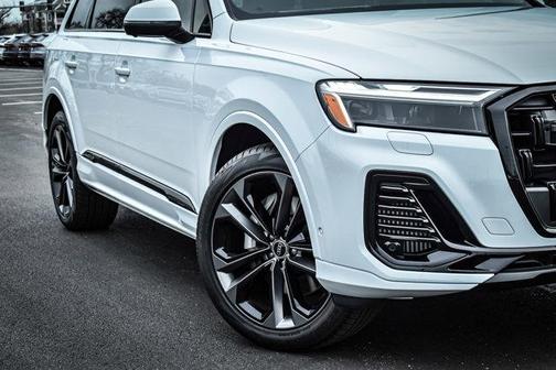 2025 Audi Q7 55 Premium Plus