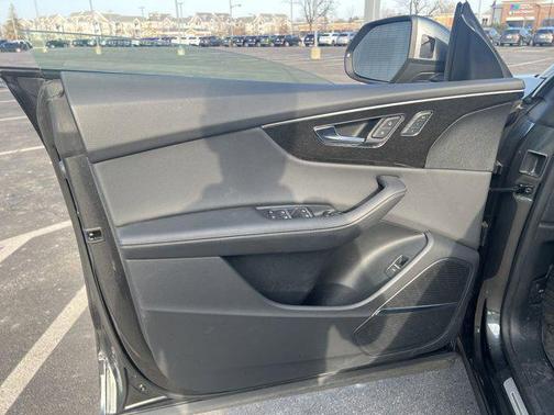 2023 Audi Q8 55 Premium Plus