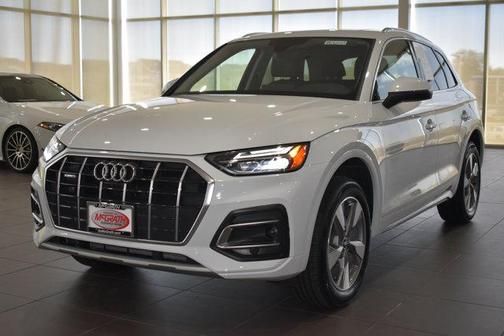 Glacier White Metallic 2023 Audi Q5 40 Premium Plus