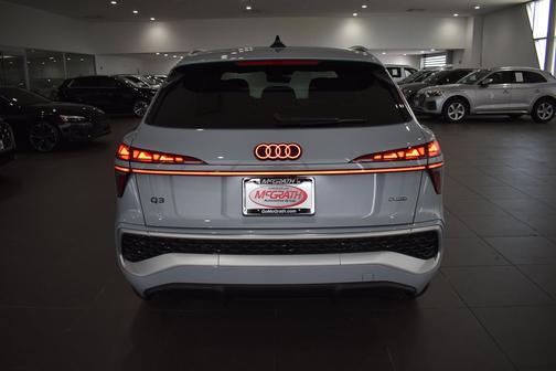 Arrow Gray Pearl Effect 2026 Audi Q3 TFSI quattro S tronic