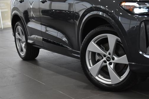 Tambora Gray Metallic 2025 Audi Q5 Premium Plus TFSI quattro S tronic