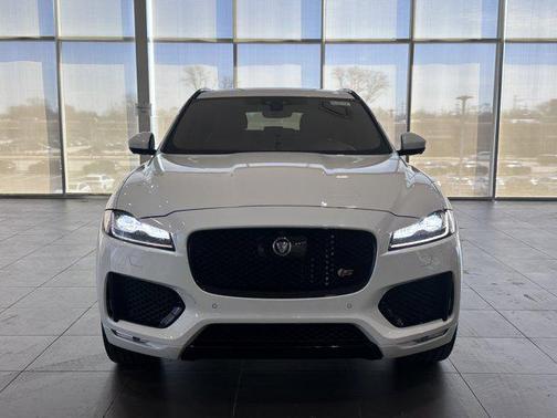 Fuji White 2019 Jaguar F-PACE S