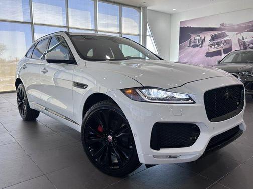 Fuji White 2019 Jaguar F-PACE S