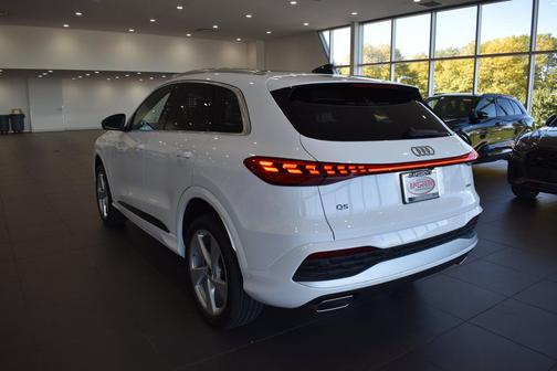 Arkona White 2026 Audi Q5 Premium Plus TFSI quattro S tronic