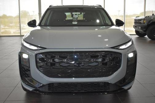 Arrow Gray Pearl Effect 2026 Audi Q3 TFSI quattro S tronic