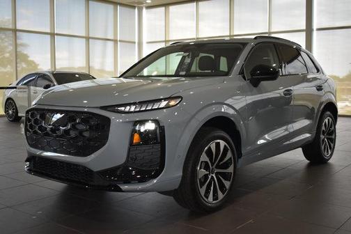 Arrow Gray Pearl Effect 2026 Audi Q3 TFSI quattro S tronic