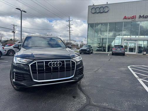 Mythos Black Metallic 2023 Audi Q7 55 Premium Plus