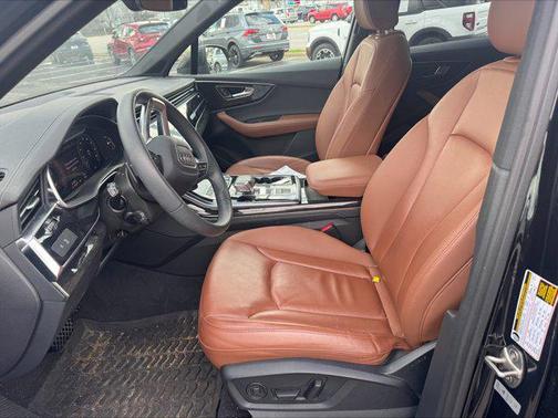 Mythos Black Metallic 2023 Audi Q7 55 Premium Plus