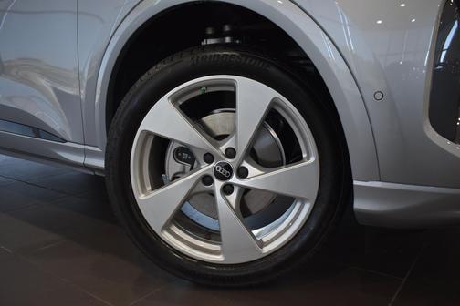 Florett Silver Metallic 2026 Audi Q5 Premium Plus TFSI quattro S tronic