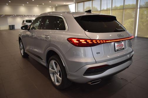 Florett Silver Metallic 2026 Audi Q5 Premium Plus TFSI quattro S tronic