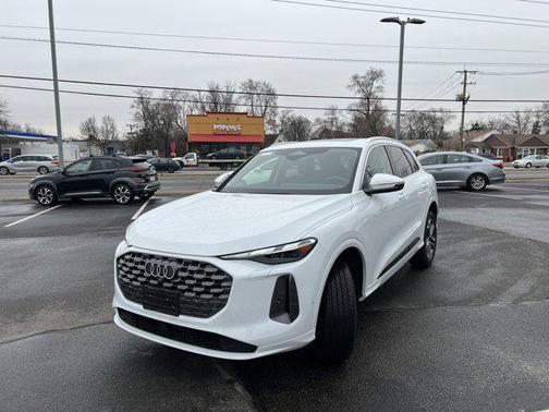 2025 Audi Q5 Premium TFSI quattro S tronic