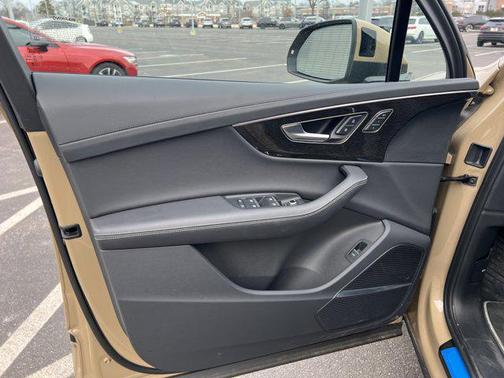 2025 Audi Q7 55 Prestige